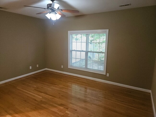 Building Photo - 1600 Poets Glade Dr