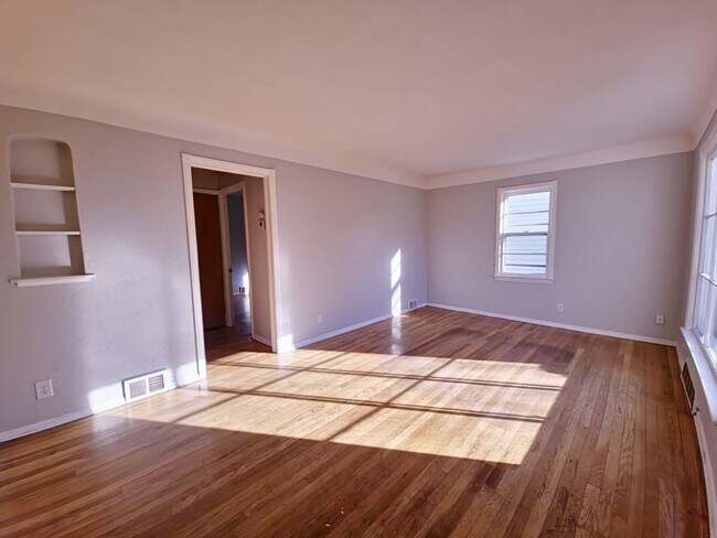 Foto del edificio - 3 Bedrooms 1.5 Bathrooms