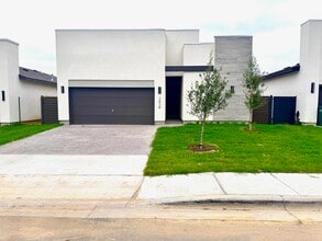 Building Photo - 1007 amezquita