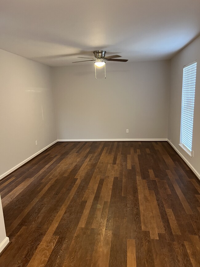 Living - 9021 Gaylord Dr