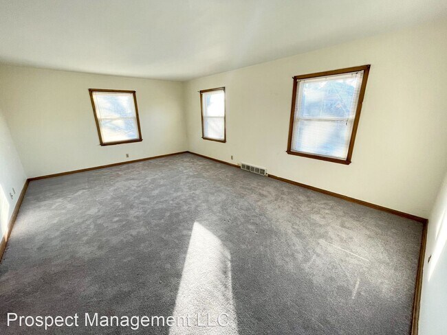 Building Photo - 3446 N Dousman St