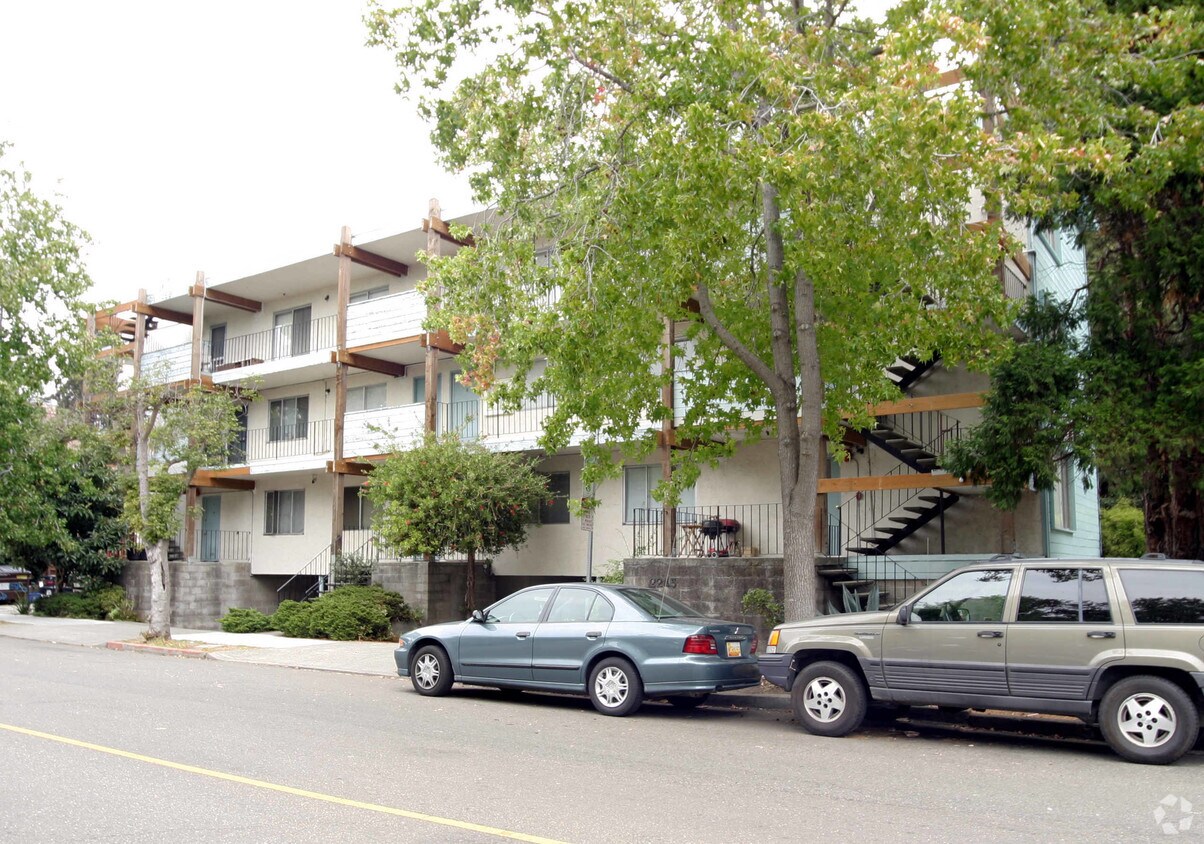 Building Photo - 2245 Mckinley Ave