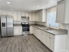 Building Photo - 5715 Greenbriar Dr