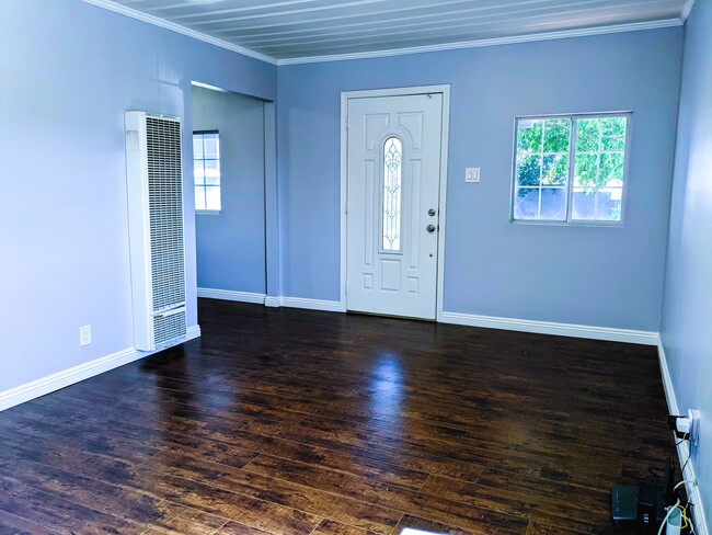 Building Photo - 2429 Hillcrest Dr