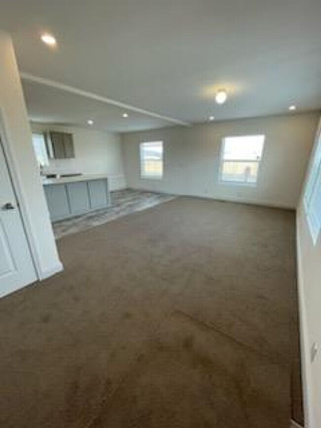 Building Photo - 3 Bed 2 Bath Stagecoach Home on 1 Acre