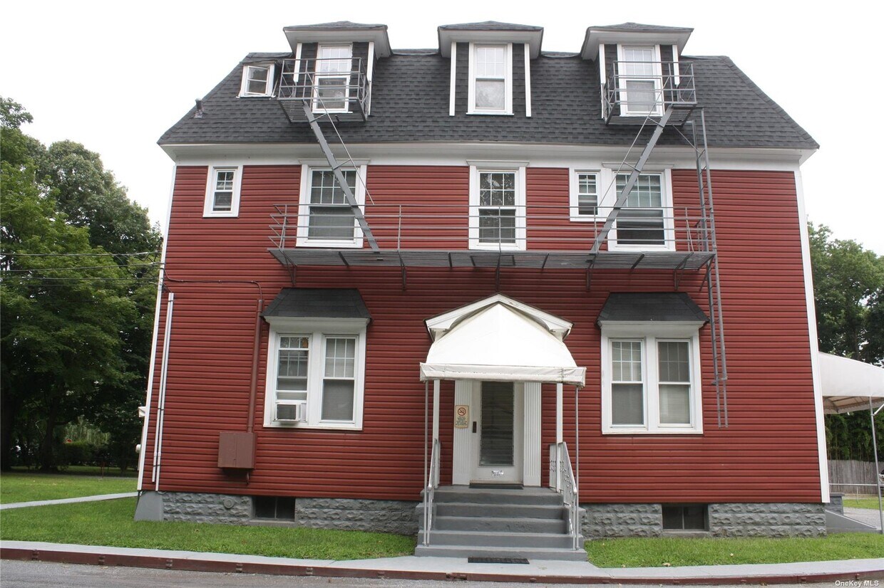 221 Lake Ave, Nesconset, NY 11767 House Rental in Nesconset, NY