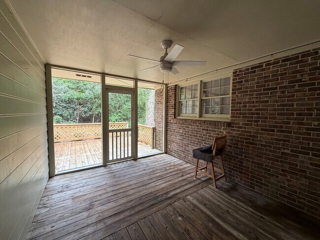 Foto del edificio - 535 Godfrey Ln