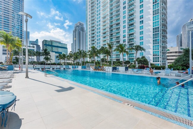 Foto del edificio - 950 Brickell Bay Dr