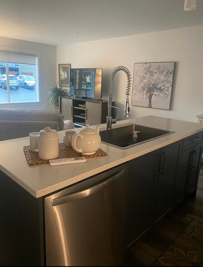 Photo du bâtiment - 210 First Ave W