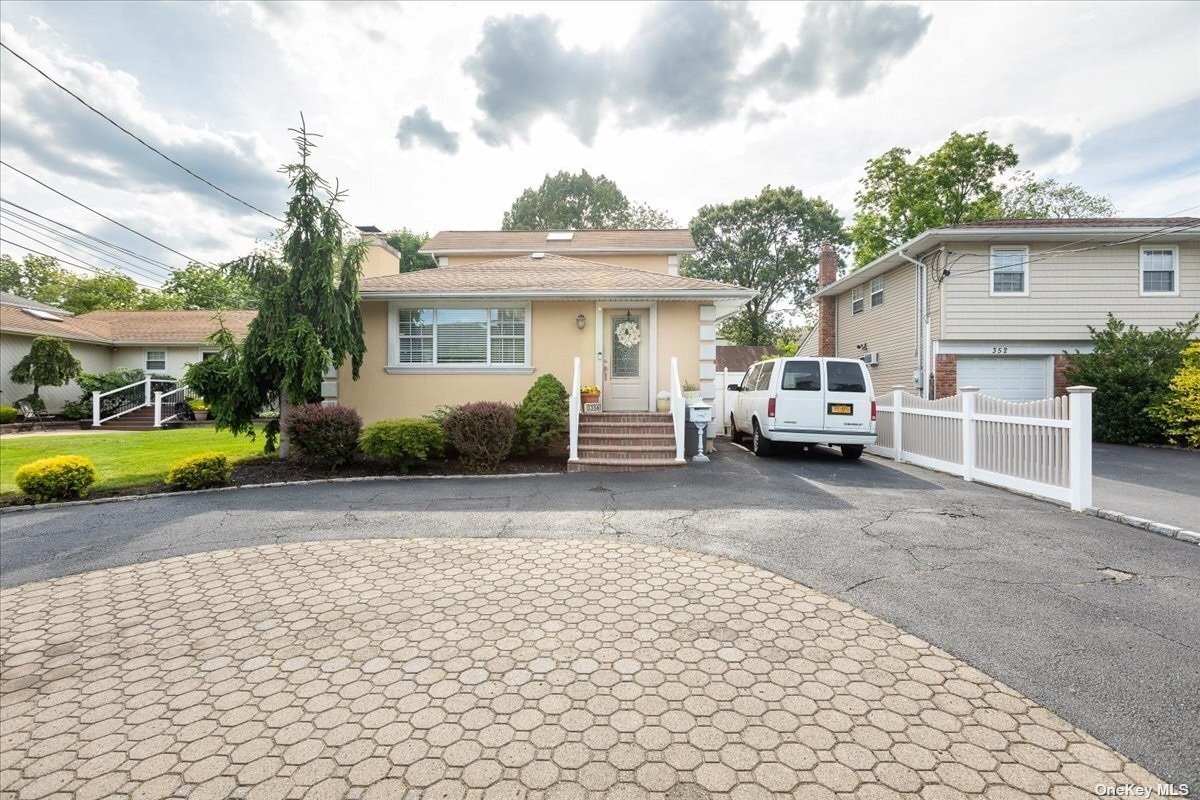 Primary Photo - 356 Nassau Blvd