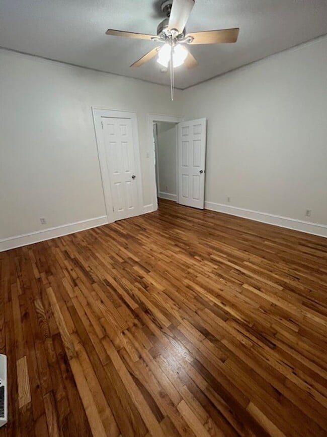 Building Photo - Newly-RENOVATED 2/2 House in a prime location!