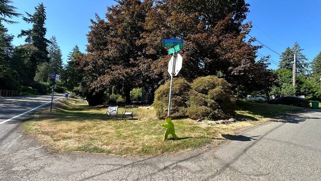 Building Photo - SW Portland, Spacious 2-Bed 2-Bath Home fo...