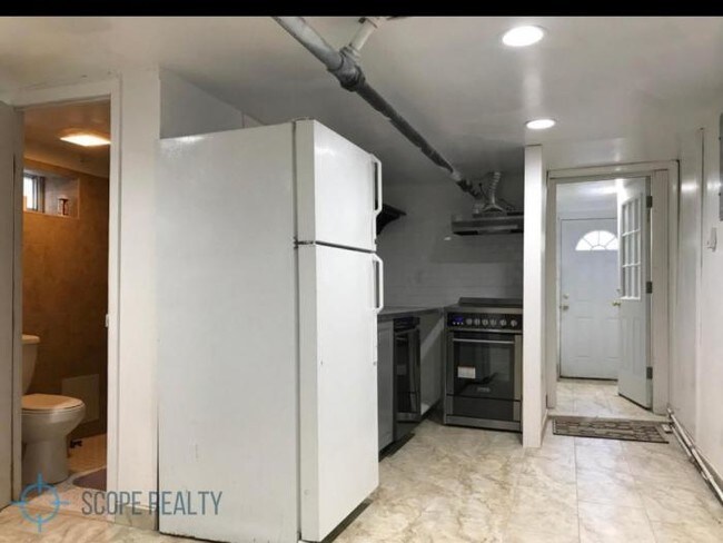 Foto del edificio - 3 bedroom in FRESH MEADOWS NY 11366