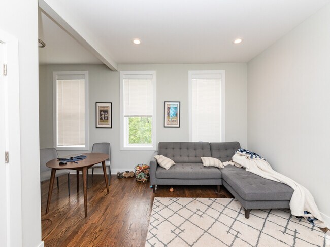 Foto del edificio - 2145 W Webster Ave