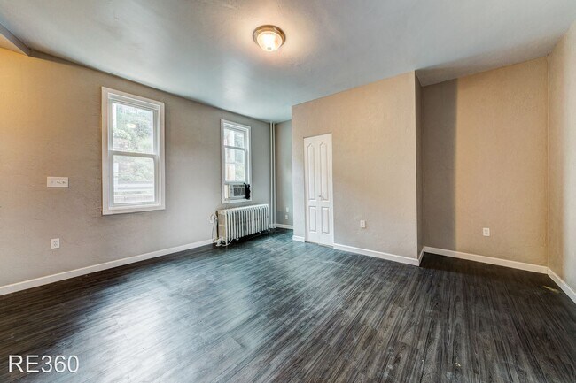 Foto del edificio - 3 br, 1 bath House - 16 Regina Street Sout...