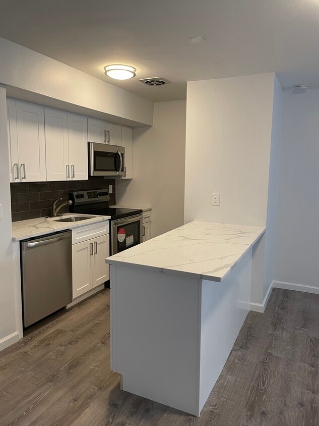 Kitchen - 55 Fieldstone Dr