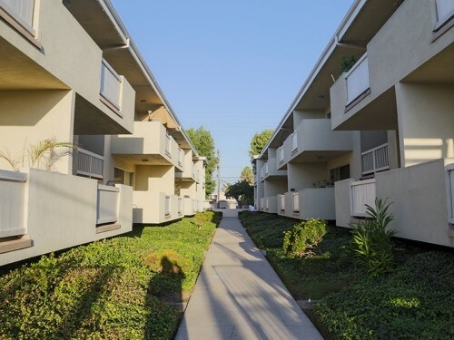 Primary Photo - 16705 Yukon Ave