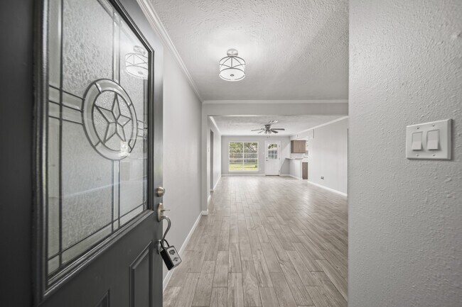 Foto del edificio - 5013 Camden Ln