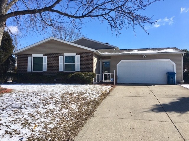 Primary Photo - PENDING-Lovely Tri-Level in Pike Township!