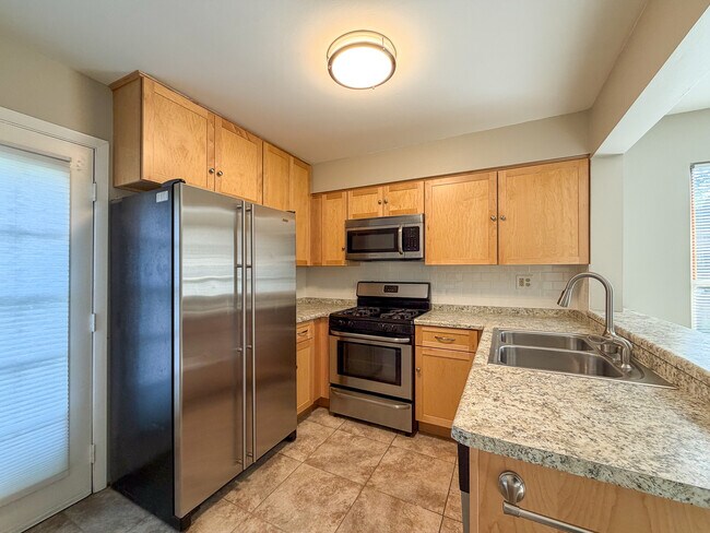 Building Photo - 2615 Oakshire Ct