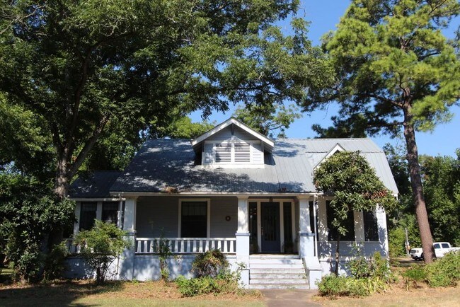 Building Photo - 1706 Pecan St