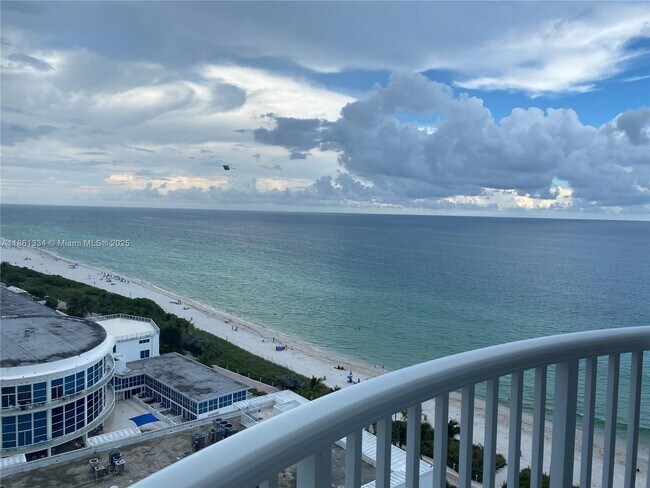 Building Photo - 5401 Collins Ave