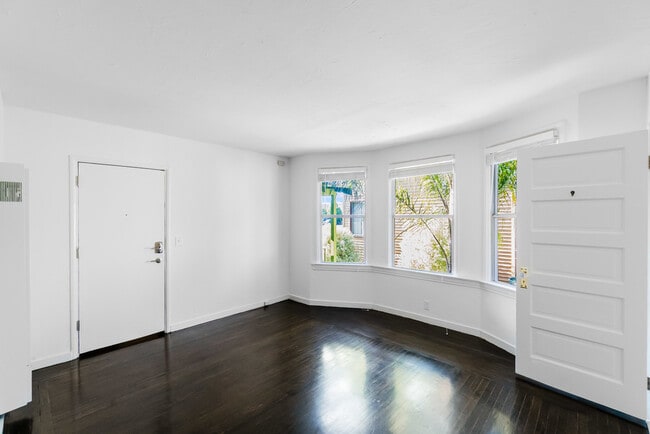 Building Photo - 1551 St Charles St