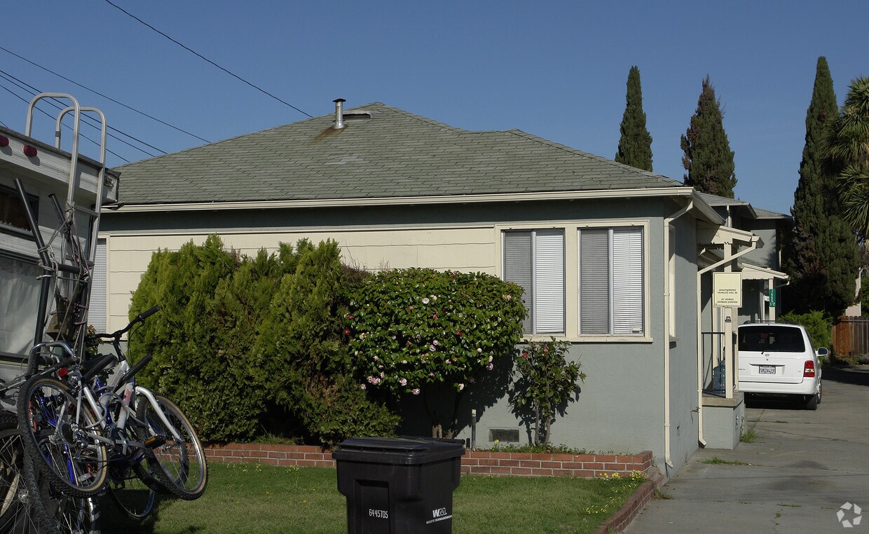 Building Photo - 1445 166th Ave