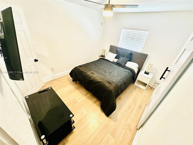 Foto del edificio - 2345 SW 1st St