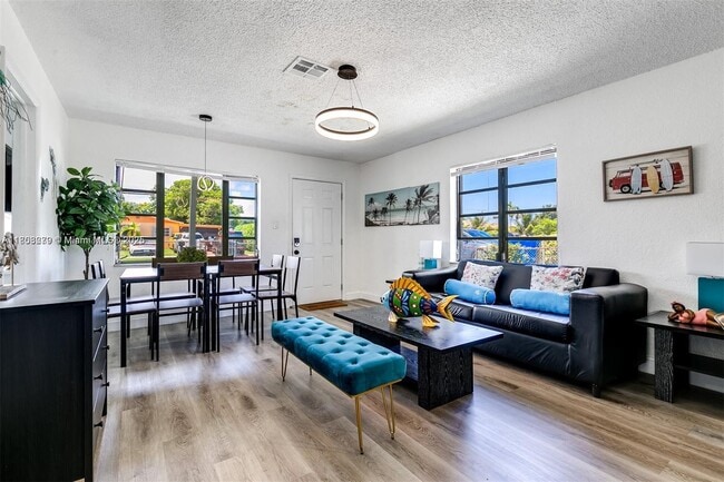 Building Photo - 4300 SW 28th St