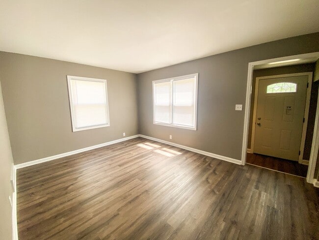 Building Photo - 5612 W Carmen Ave