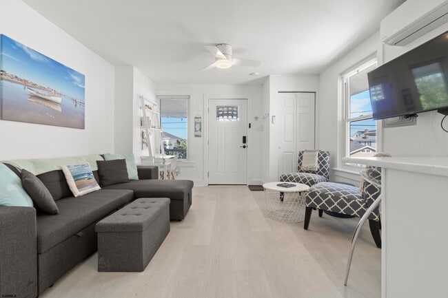 Foto del edificio - 118 N Rosborough Ave