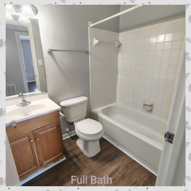 Building Photo - 600 Reusens Rd