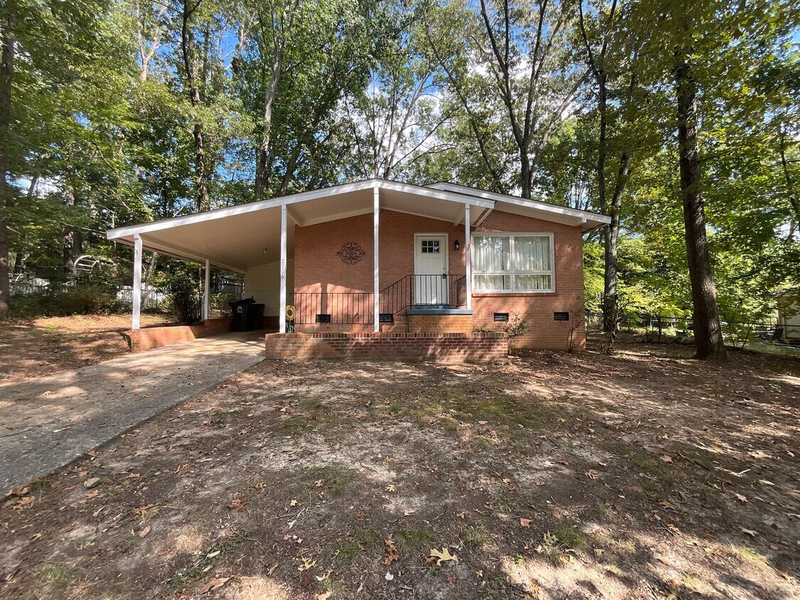 Primary Photo - North Central Greensboro location, 3/2 bri...