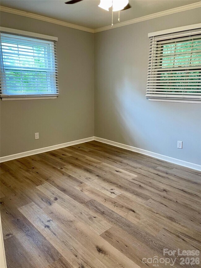 Foto del edificio - 819 Markwell Dr