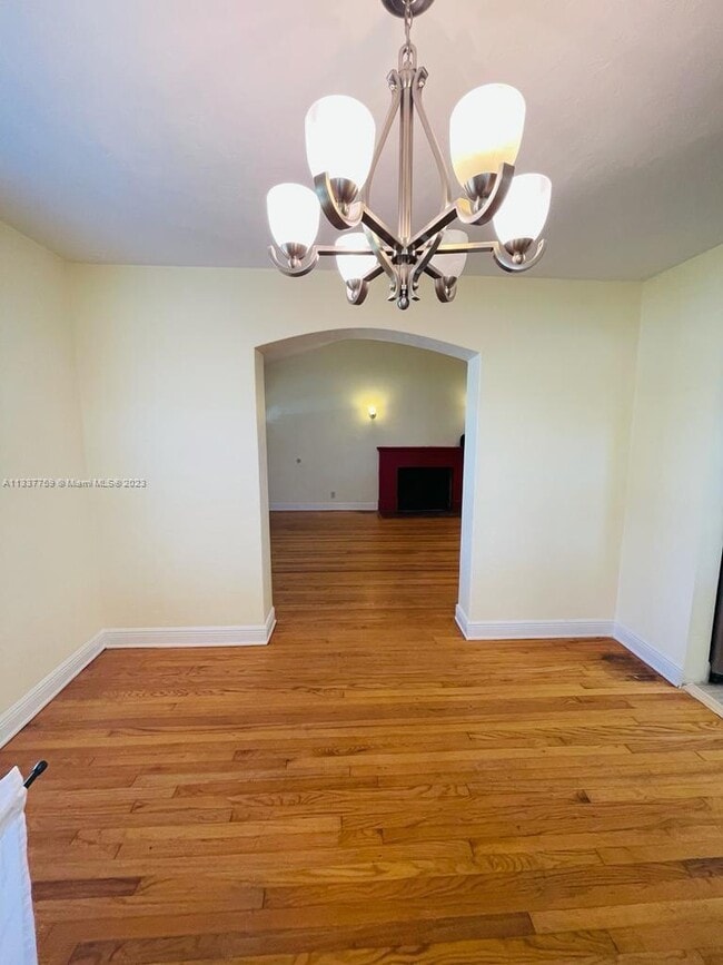 Building Photo - 410 Pinecrest Dr