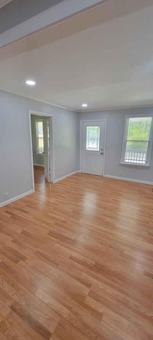 Building Photo - 410 Davis Heights Dr