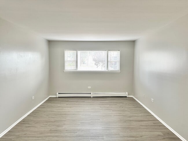 Building Photo - 3400 Maple Ave