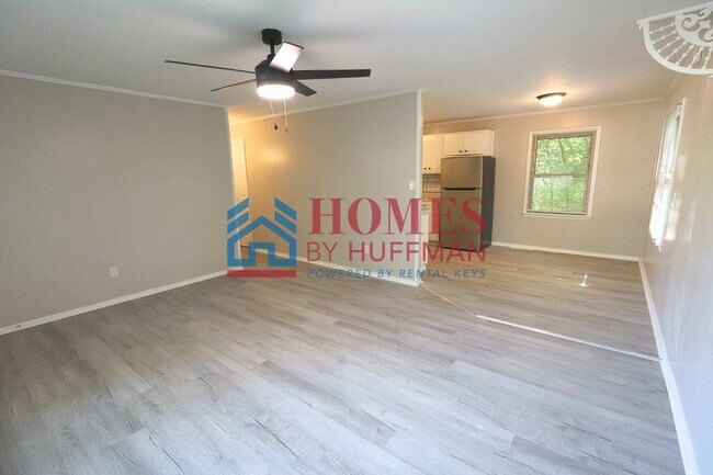 Foto del edificio - Three Bedroom House  | Attached Garage