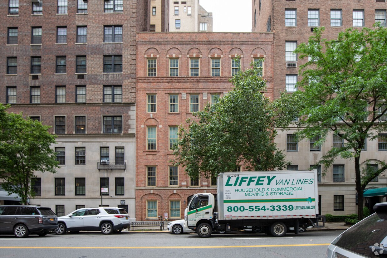 Primary Photo - 40-42 E 72nd St