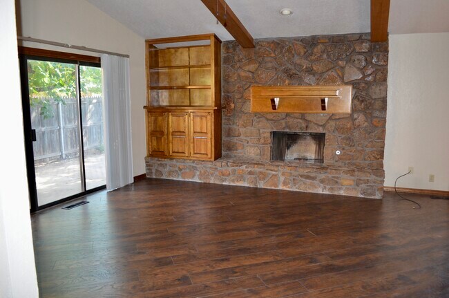 Living room - 6902 N Spinnaker Ln
