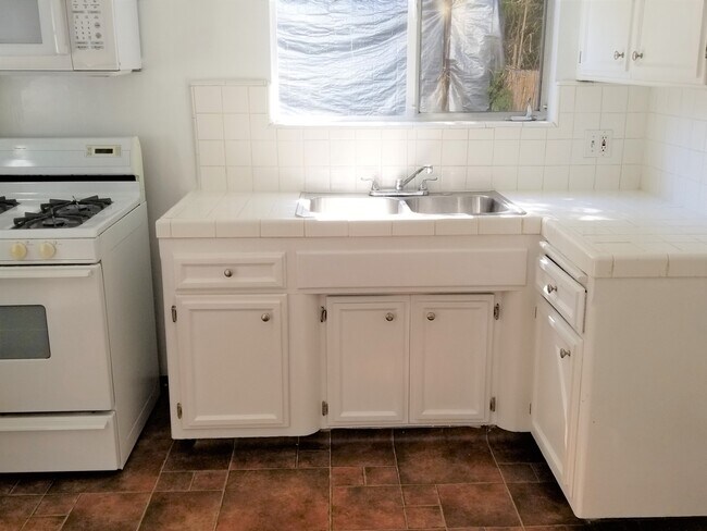 kitchen - 1509 S Shenandoah St