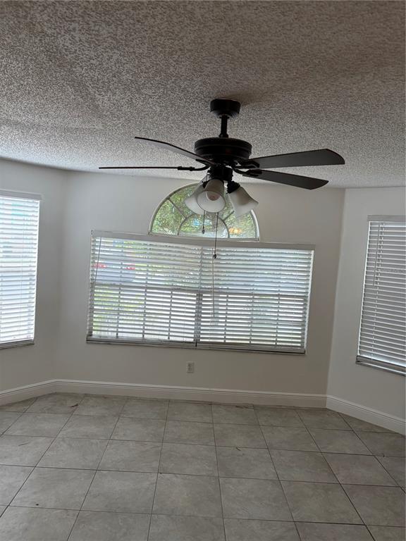Foto del edificio - 2717 N Poinciana Blvd