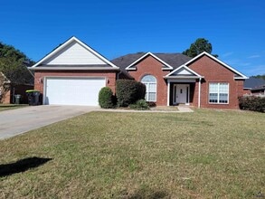 Building Photo - 608 Links View Dr