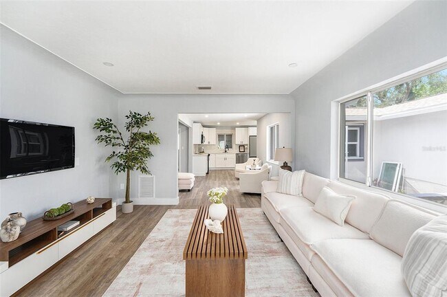 Foto del edificio - 4925 Alcazar Way S