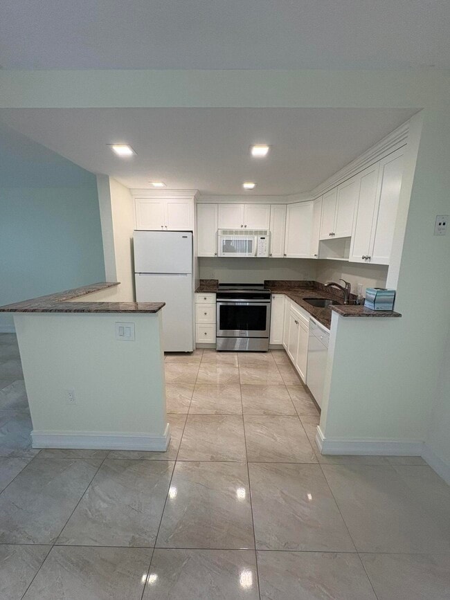 Building Photo - 303 Tuscany Ln
