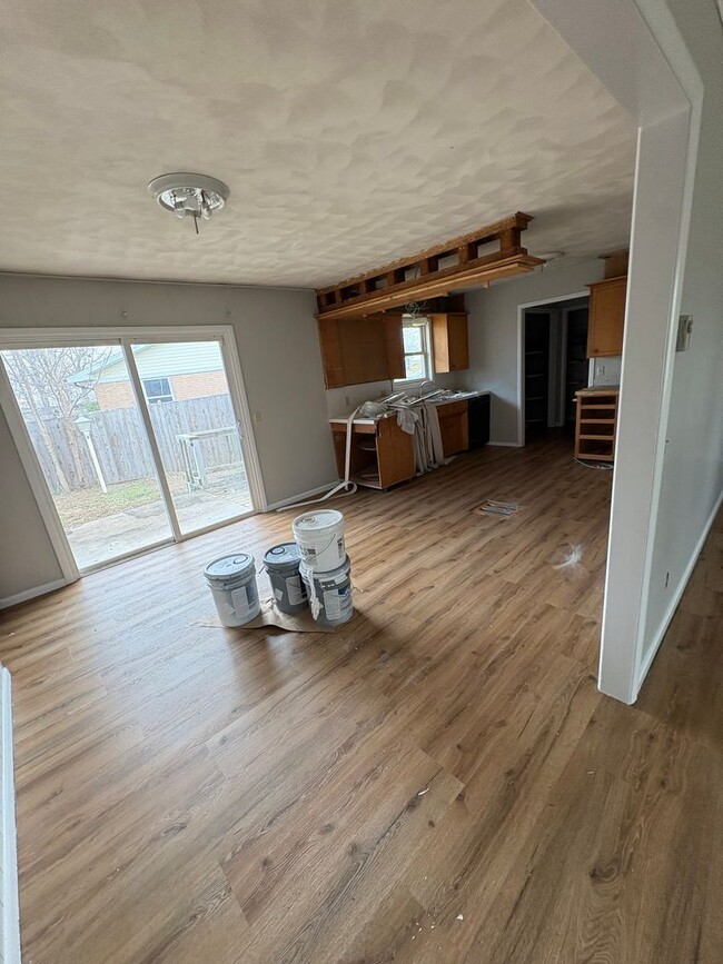 Building Photo - 1303 E Division St