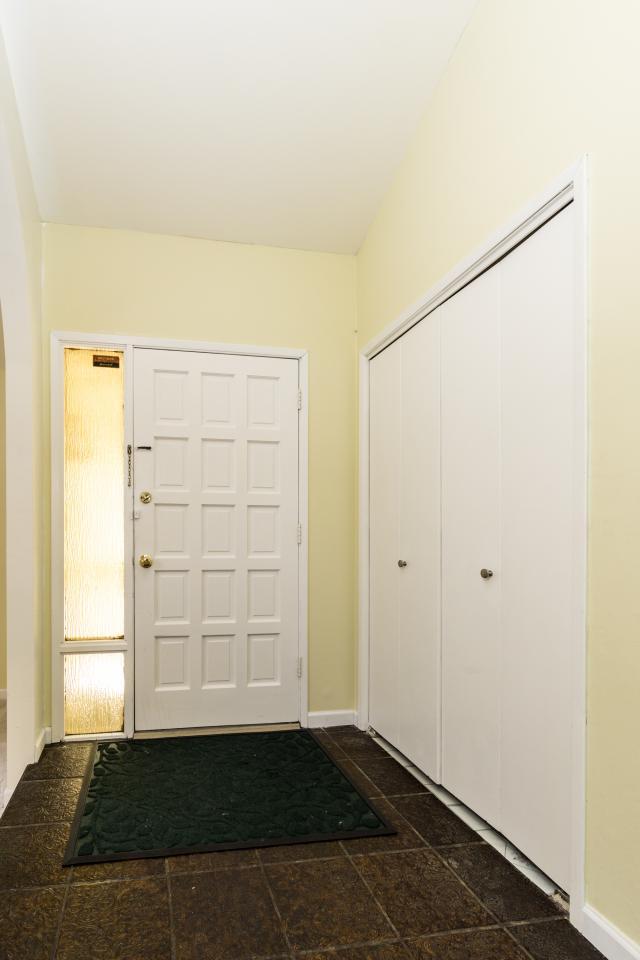 Building Photo - 4 bedroom in Bellevue WA 98006