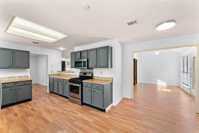 Building Photo - 5406 Meadow Vista Ln