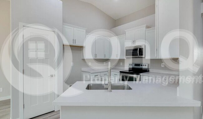 Foto del edificio - 15280 S Amado Blvd